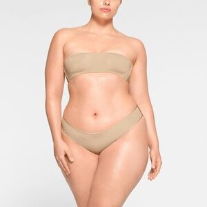 SKIMS Wireless Form Strapless Bra in Sand, 34F